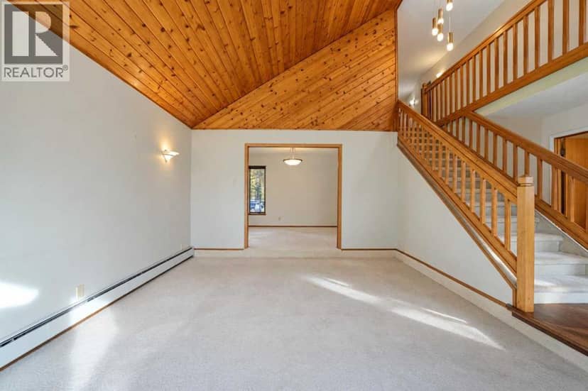5245 42 Street — photo 15 of 40