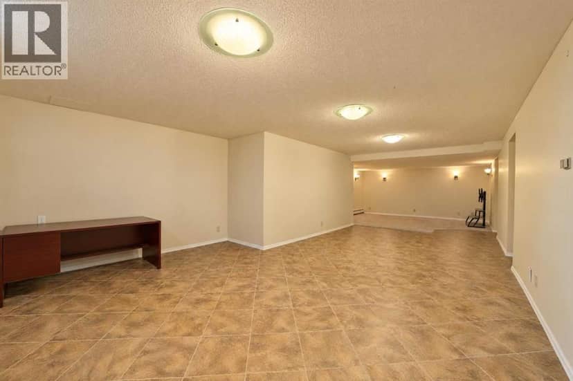 5245 42 Street — photo 30 of 40