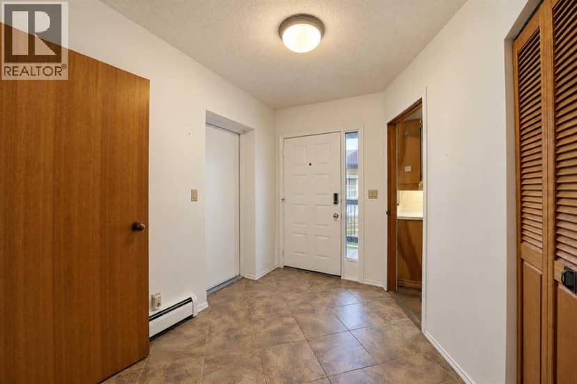 5245 42 Street — photo 9 of 40