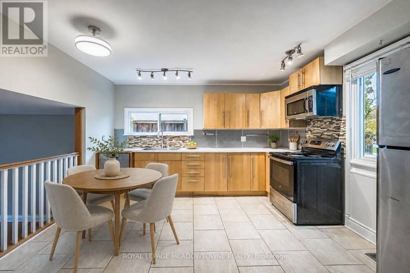 2600 Constable Road — photo 9 of 40