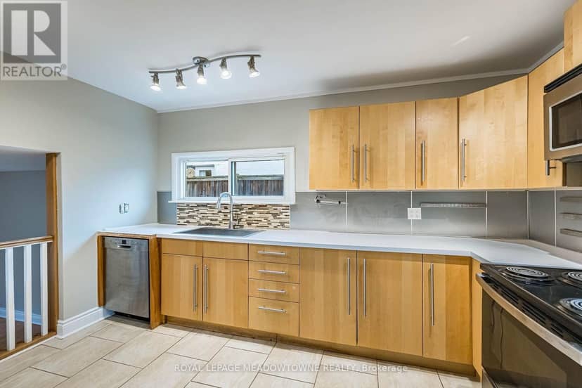 2600 Constable Road — photo 14 of 40