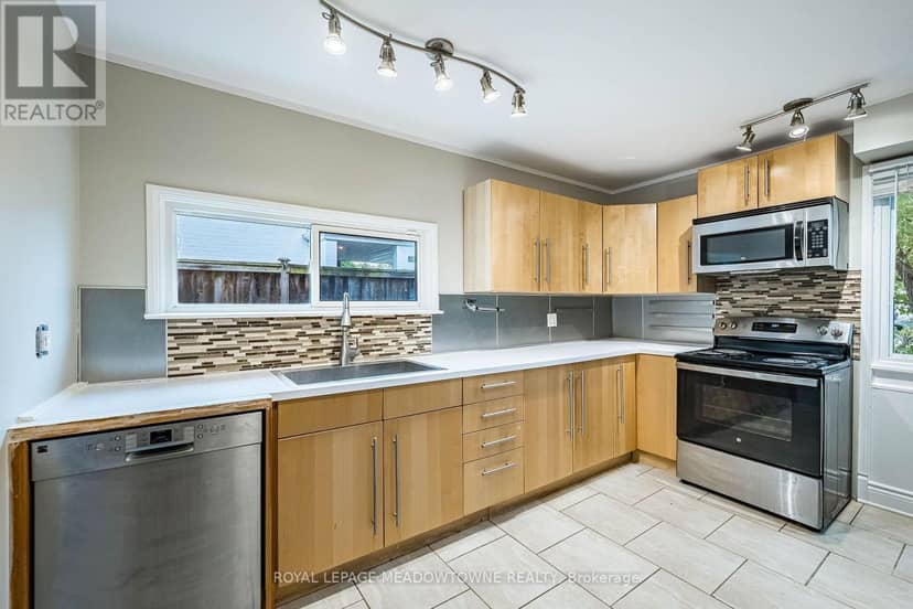 2600 Constable Road — photo 15 of 40