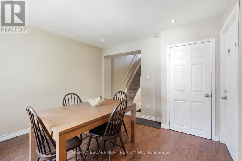 26 Niagara Street — photo 9 of 26
