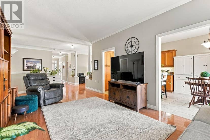 3 - 665 Commissioners Road W — photo 13 of 40