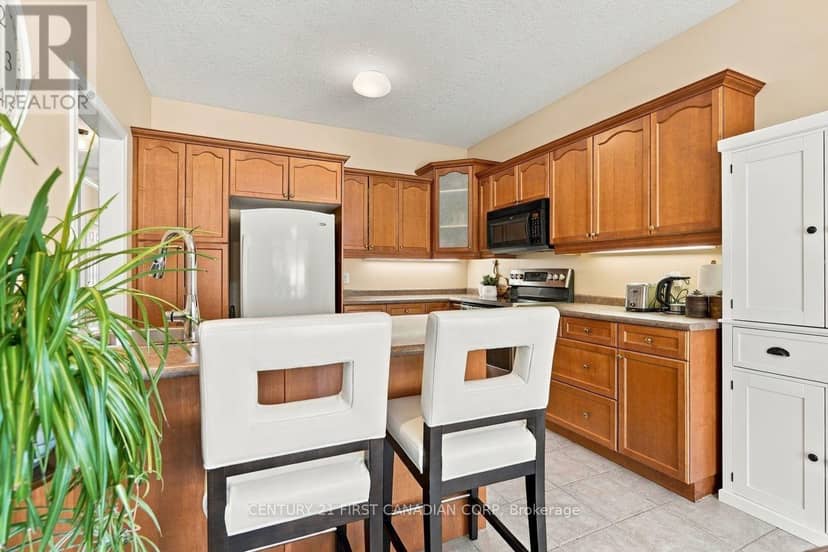 3 - 665 Commissioners Road W — photo 15 of 40