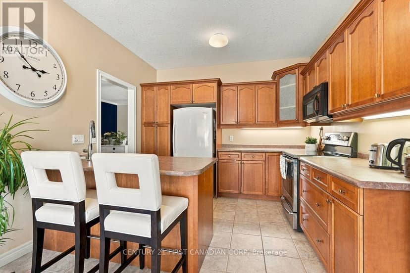 3 - 665 Commissioners Road W — photo 16 of 40