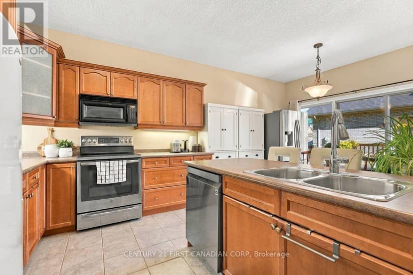 3 - 665 Commissioners Road W — photo 17 of 40
