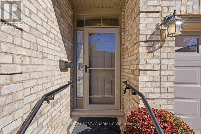 3 - 665 Commissioners Road W, London South, photo 4