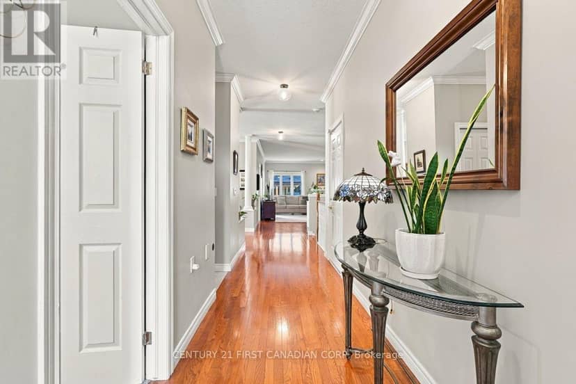3 - 665 Commissioners Road W, London South, photo 6