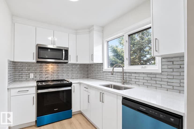 1566 Lakewood Rd W NW, Edmonton