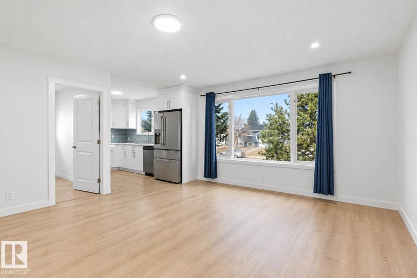 1566 Lakewood Rd W NW, Edmonton, photo 3