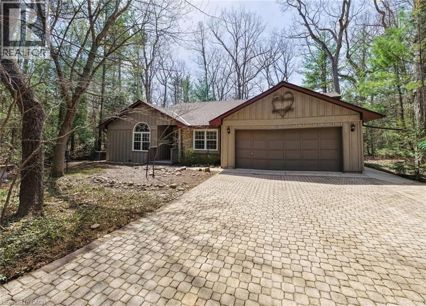 10325 GRAND OAKS Drive, Grand Bend, photo 3