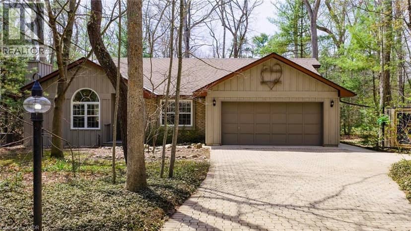 10325 GRAND OAKS Drive, Grand Bend, photo 2