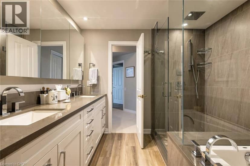 60 OLD MILL Road Unit# PH1 — photo 19 of 40