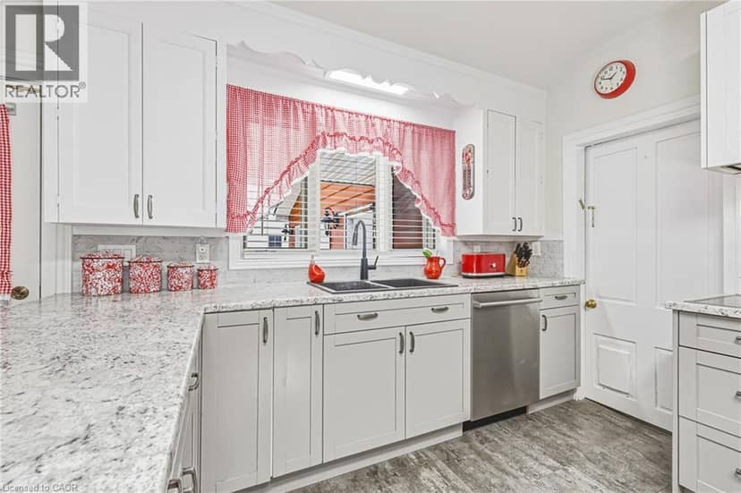 670 MOUNT PLEASANT Road — photo 15 of 40