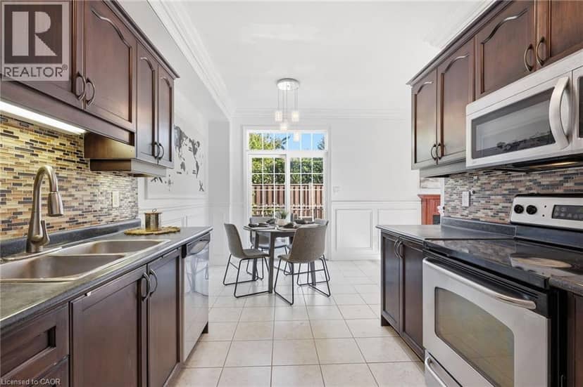 400 STONEHENGE Drive Unit# 8 — photo 13 of 38