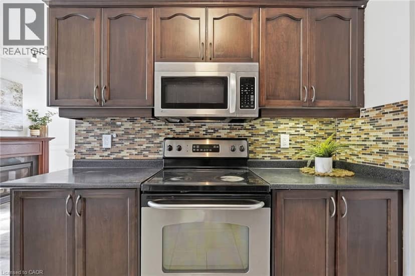 400 STONEHENGE Drive Unit# 8 — photo 12 of 38