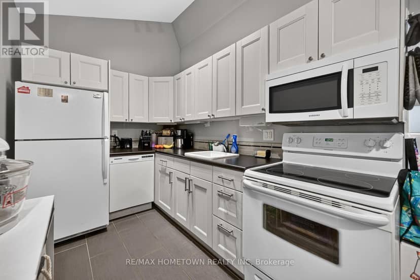 8-10-12 George Street — photo 16 of 40