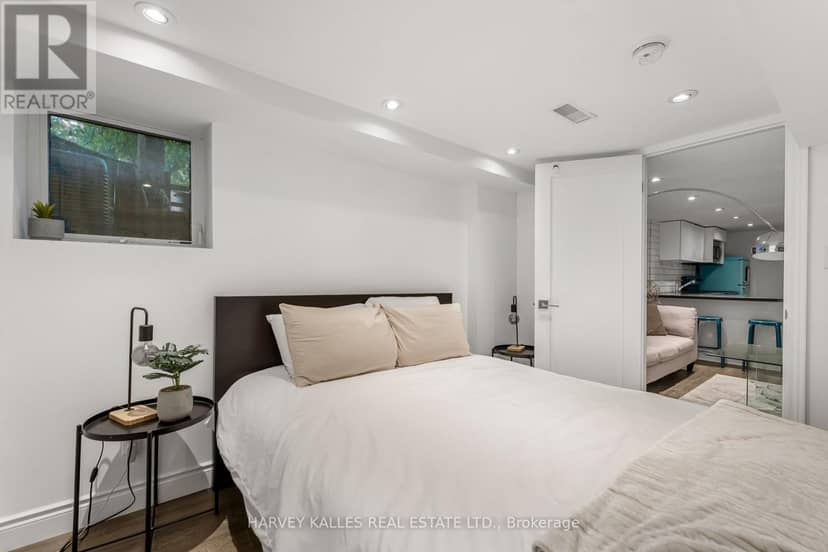 15 Markham Street — photo 38 of 40