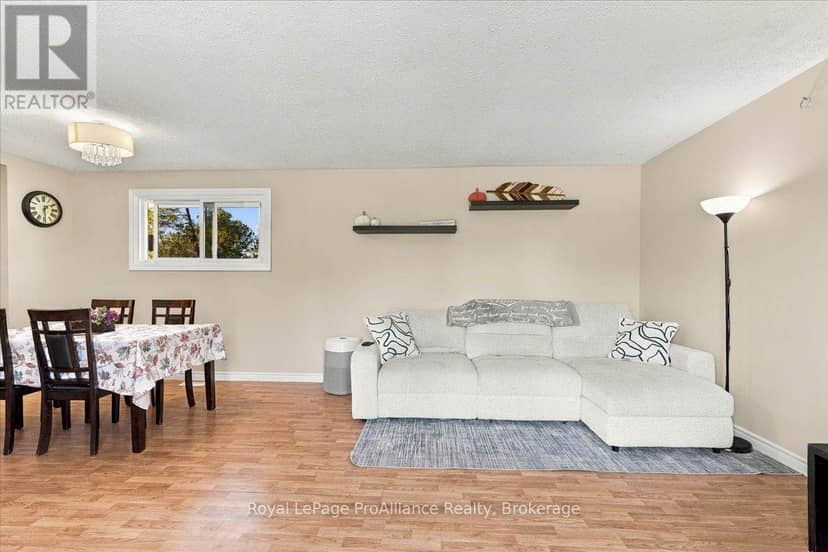 25 Ashley Street, Belleville, photo 7