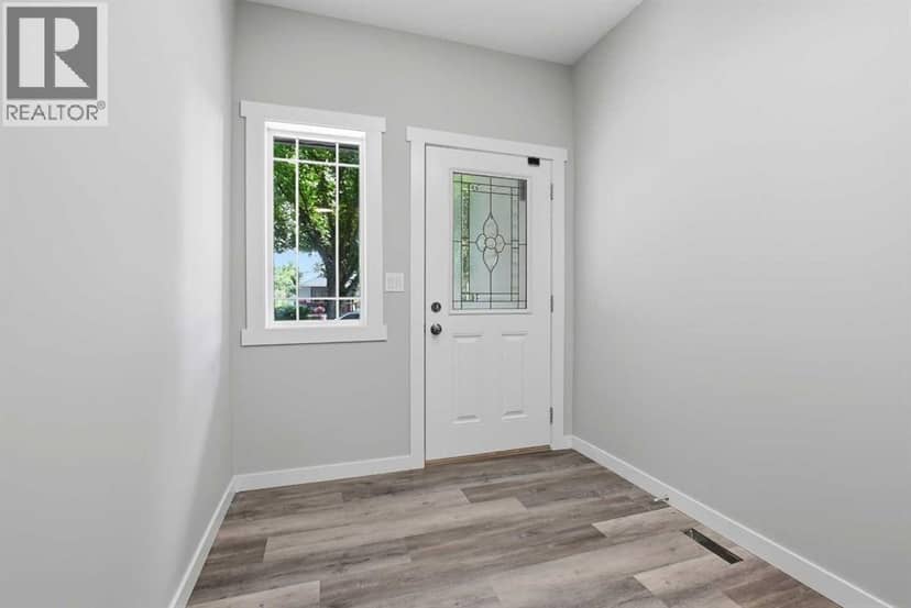 5242 51 Street, Lacombe, photo 5