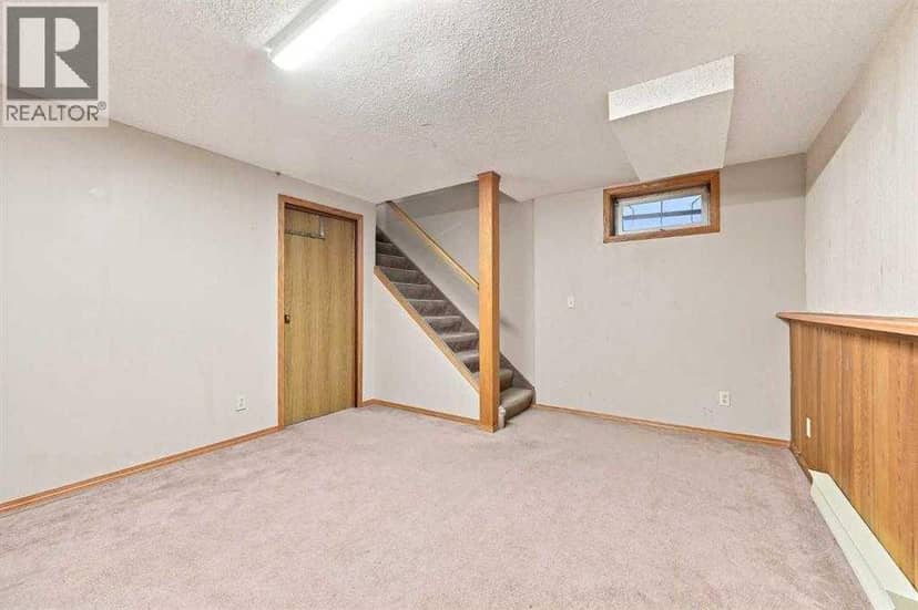 70 Edgeburn Crescent NW — photo 24 of 36