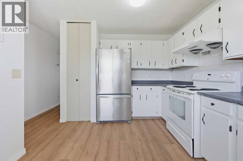 70 Edgeburn Crescent NW — photo 14 of 36