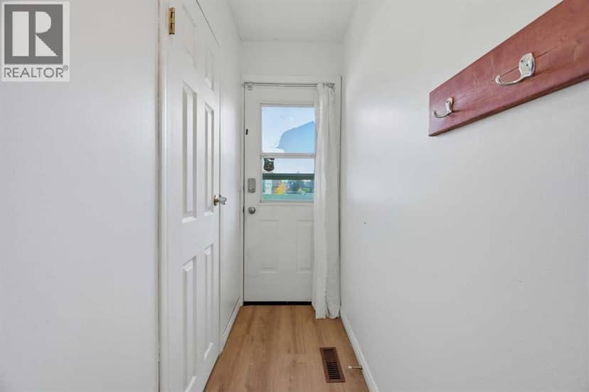 70 Edgeburn Crescent NW — photo 15 of 36