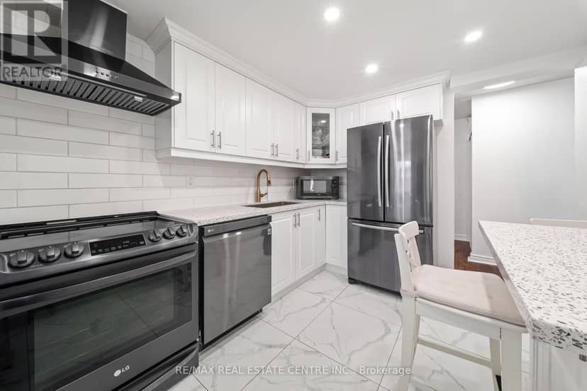 1907 - 145 Hillcrest Avenue — photo 13 of 22