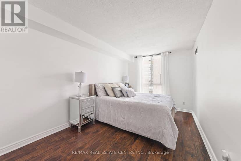 1907 - 145 Hillcrest Avenue — photo 18 of 22