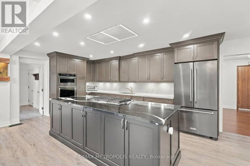 1228 Elgin Crescent — photo 11 of 40