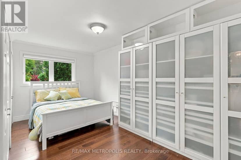 1228 Elgin Crescent — photo 31 of 40