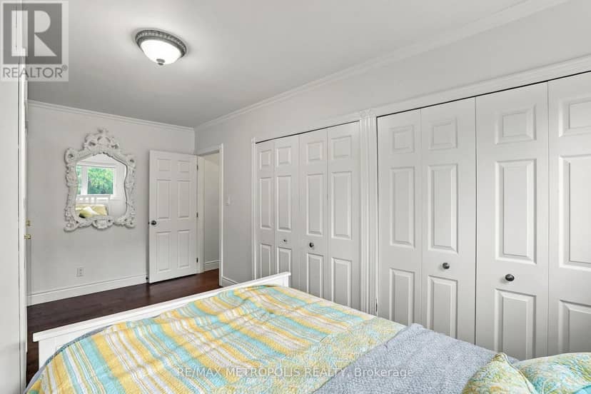 1228 Elgin Crescent — photo 33 of 40