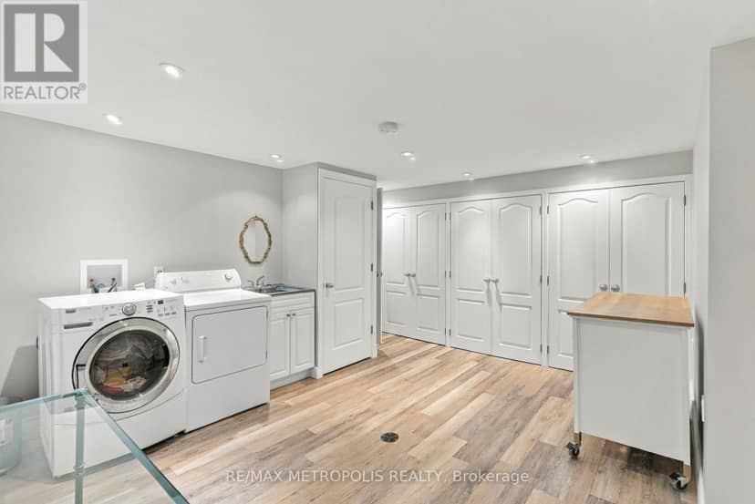 1228 Elgin Crescent — photo 34 of 40