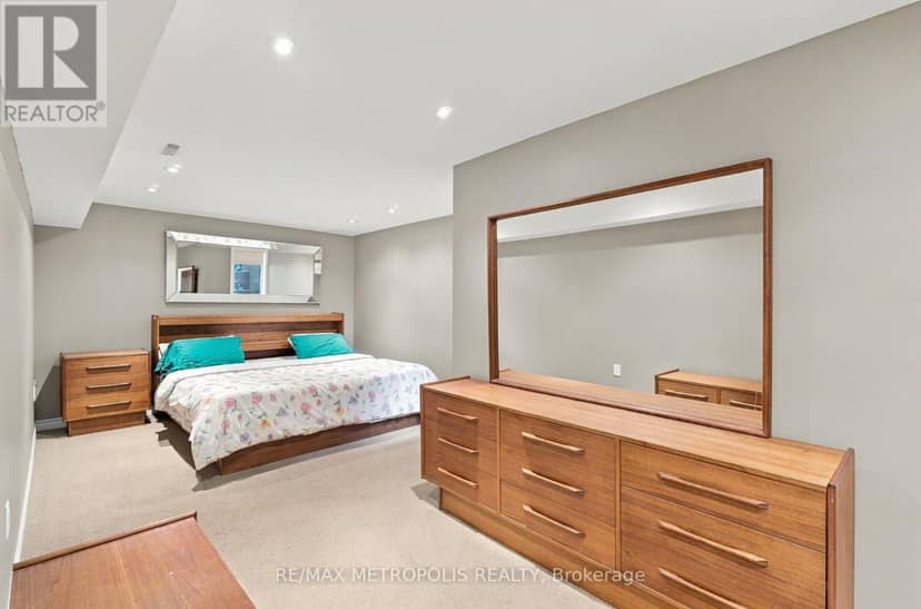 1228 Elgin Crescent — photo 40 of 40