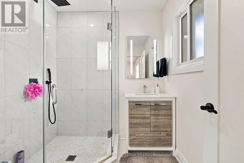 560 Stonecliffe Road — photo 16 of 35