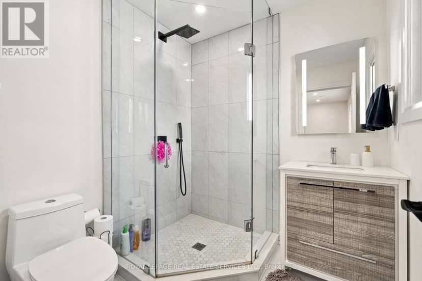 560 Stonecliffe Road — photo 17 of 35