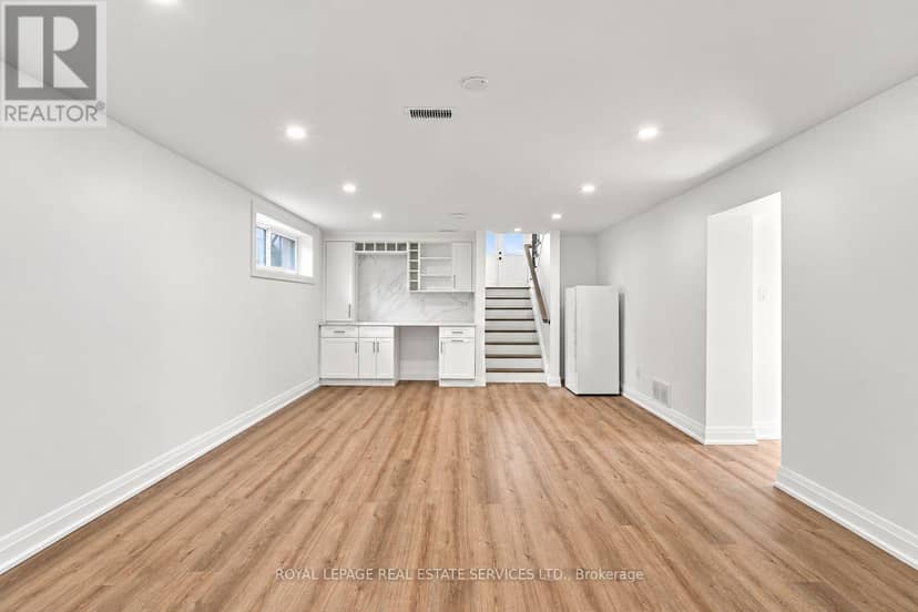 560 Stonecliffe Road — photo 25 of 35