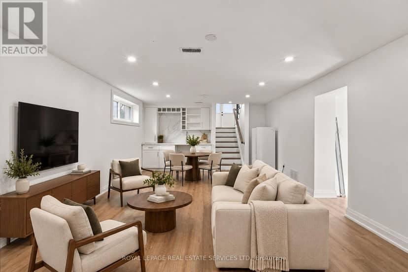 560 Stonecliffe Road — photo 26 of 35
