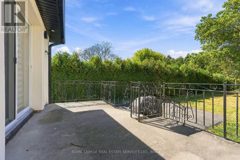 560 Stonecliffe Road — photo 33 of 35
