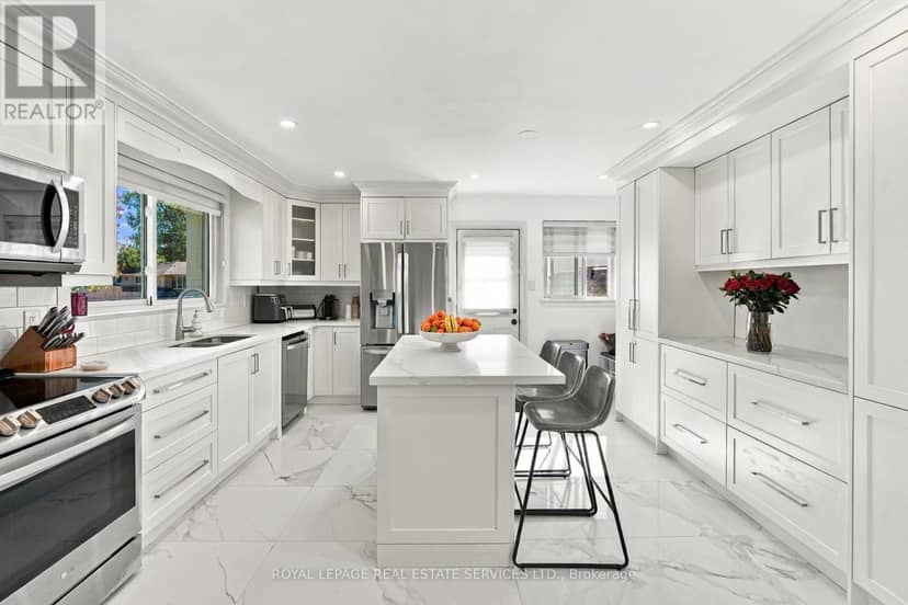 560 Stonecliffe Road — photo 9 of 35