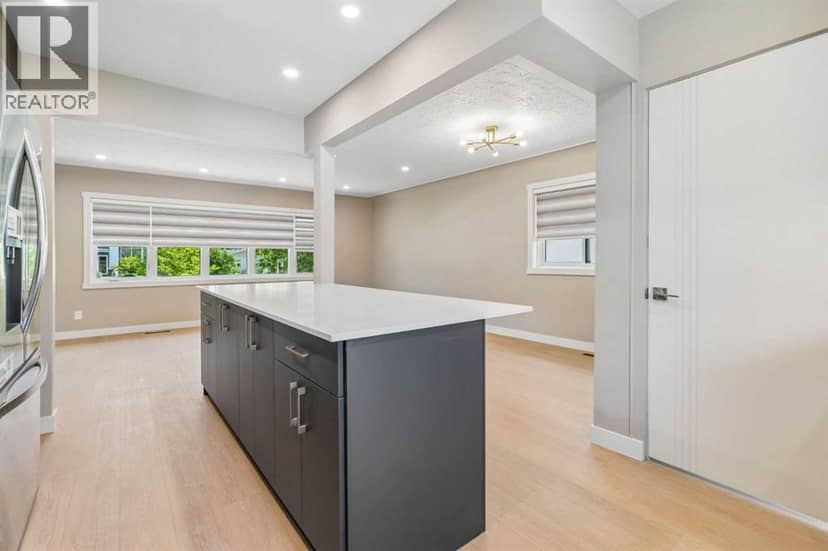 4319 19 Street NW — photo 24 of 40