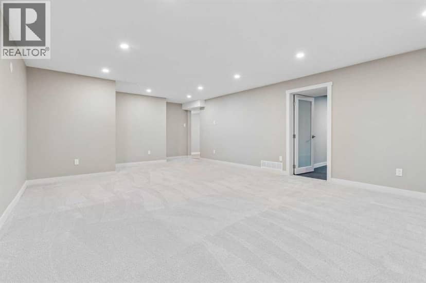 4319 19 Street NW — photo 37 of 40