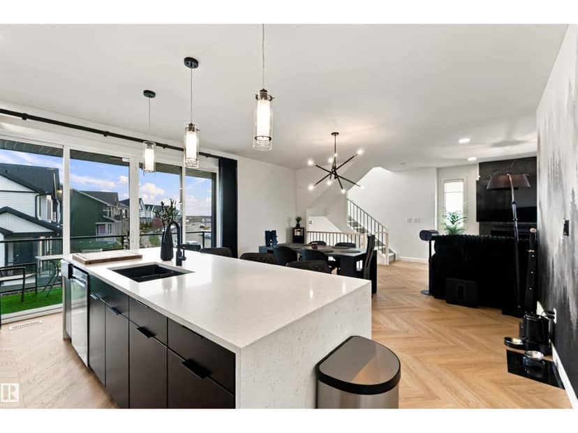 4204 Hawthorn Ro SW — photo 17 of 40