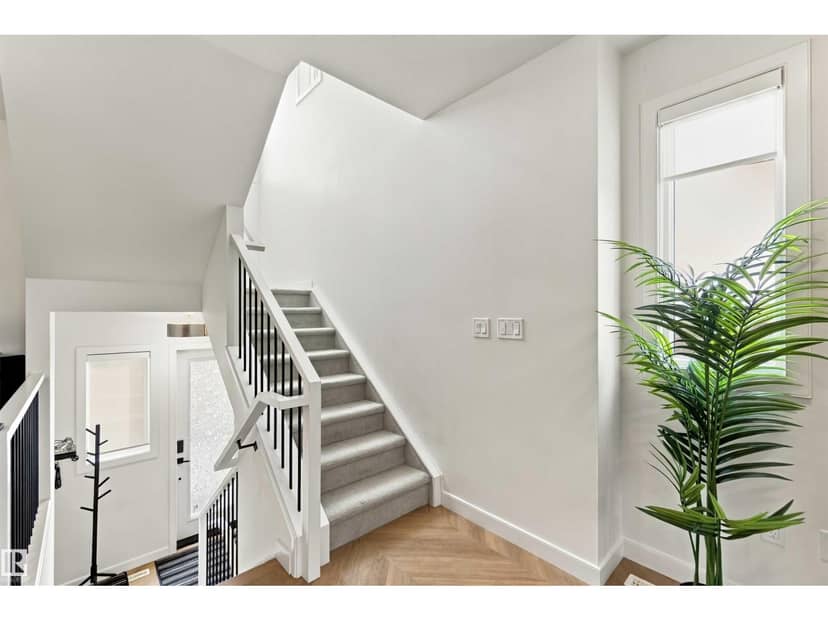 4204 Hawthorn Ro SW, Edmonton, photo 2