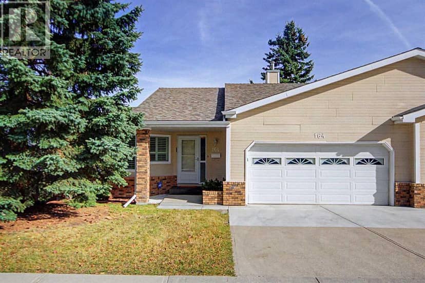 164 Strathaven Circle SW, Calgary, photo 2