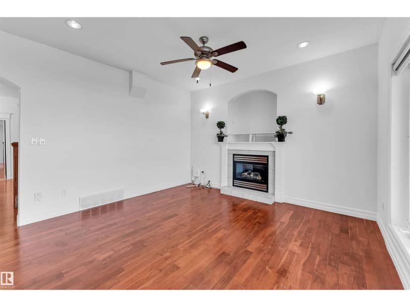 4620 160 AV NW — photo 15 of 40