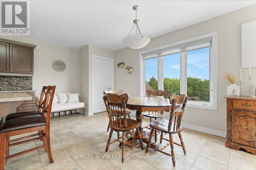 202 - 38 Charles Street — photo 10 of 40