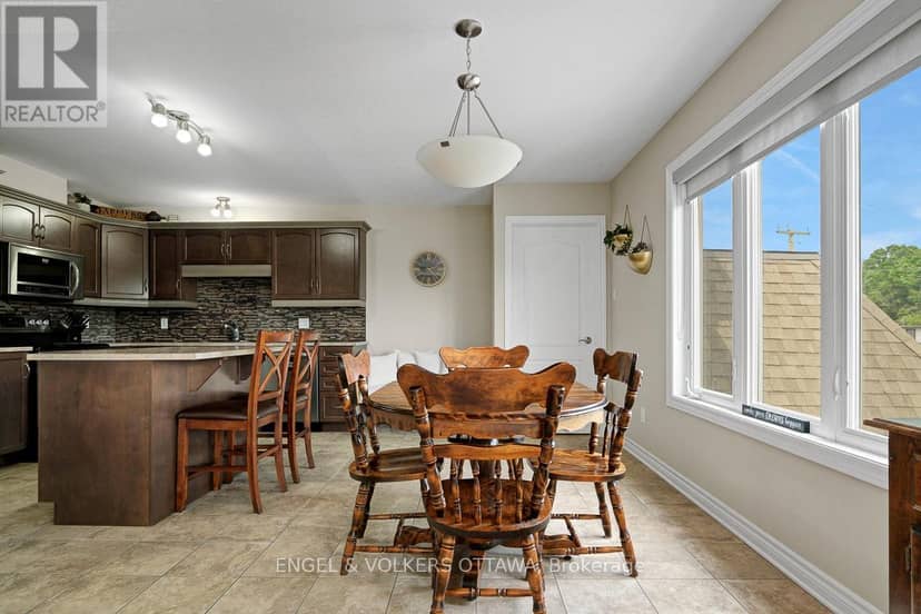 202 - 38 Charles Street — photo 11 of 40