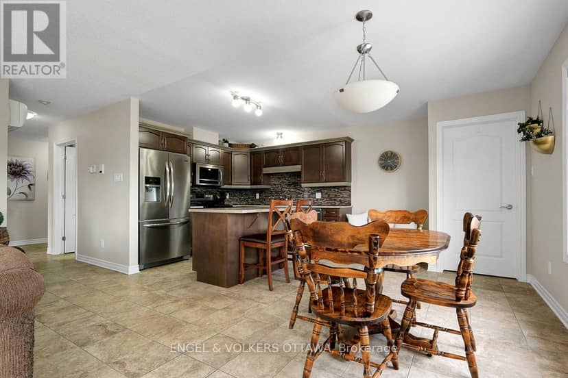 202 - 38 Charles Street — photo 12 of 40